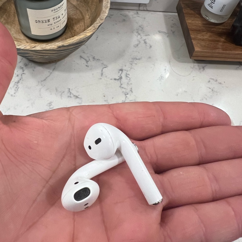 Apple ear buds second generation